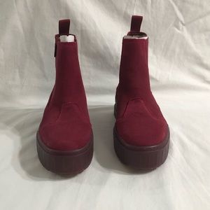 Puma ankle boots Leather Suede Mayze Chelsea Curtain Call  red Persian. Size 7